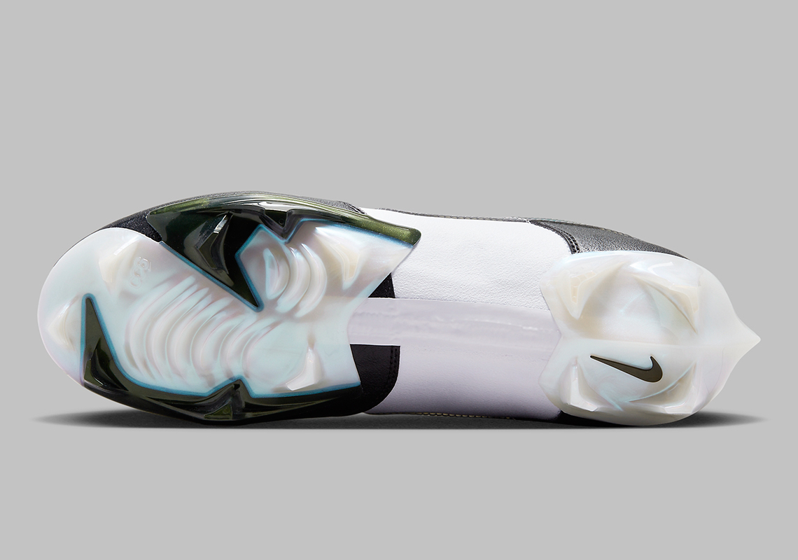 Cơn sốt Nike Panda Dunk tấn công sân bóng - 7