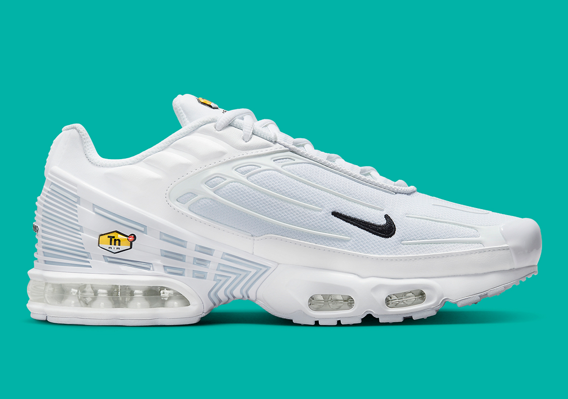 Cụm logo swoosh xuất hiện trên Nike Air Max Plus 3 - 3