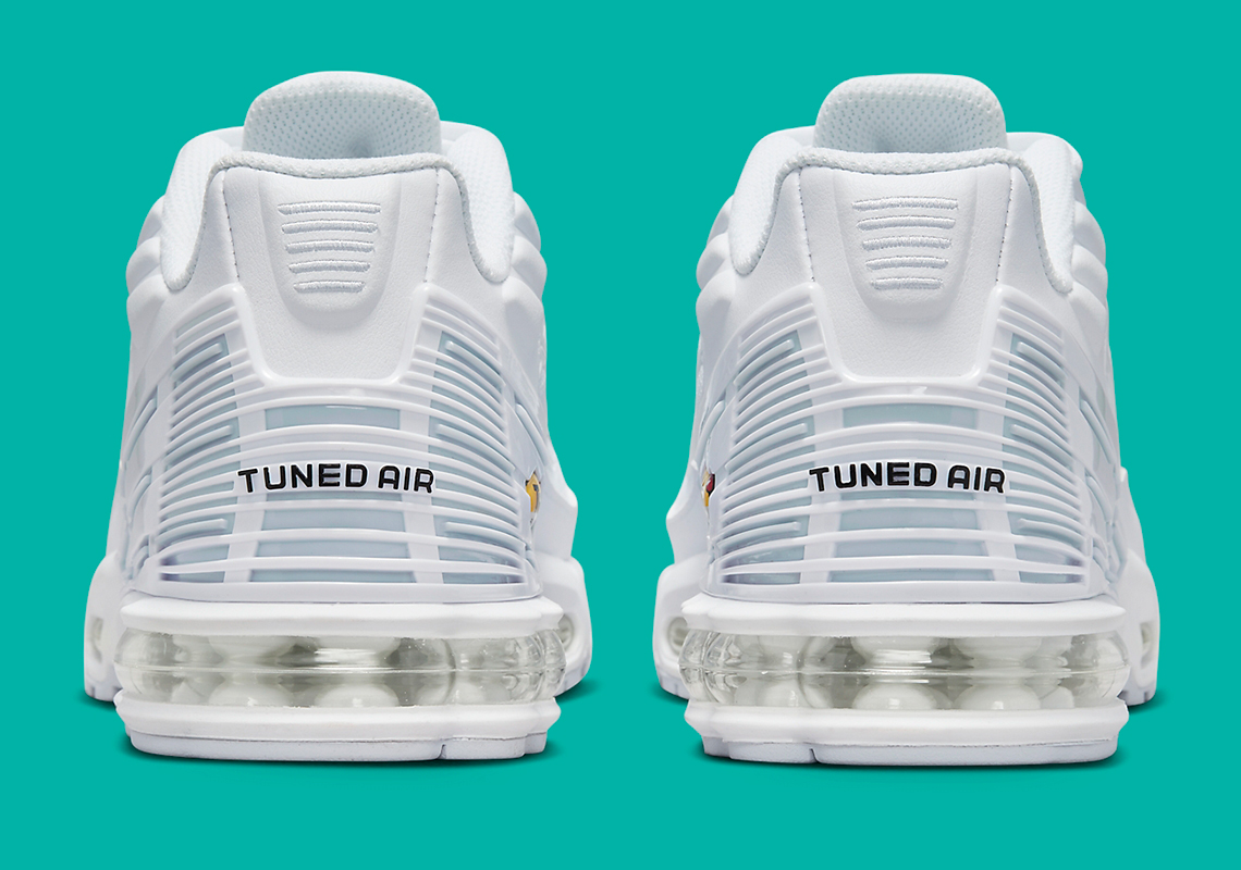 Cụm logo swoosh xuất hiện trên Nike Air Max Plus 3 - 5