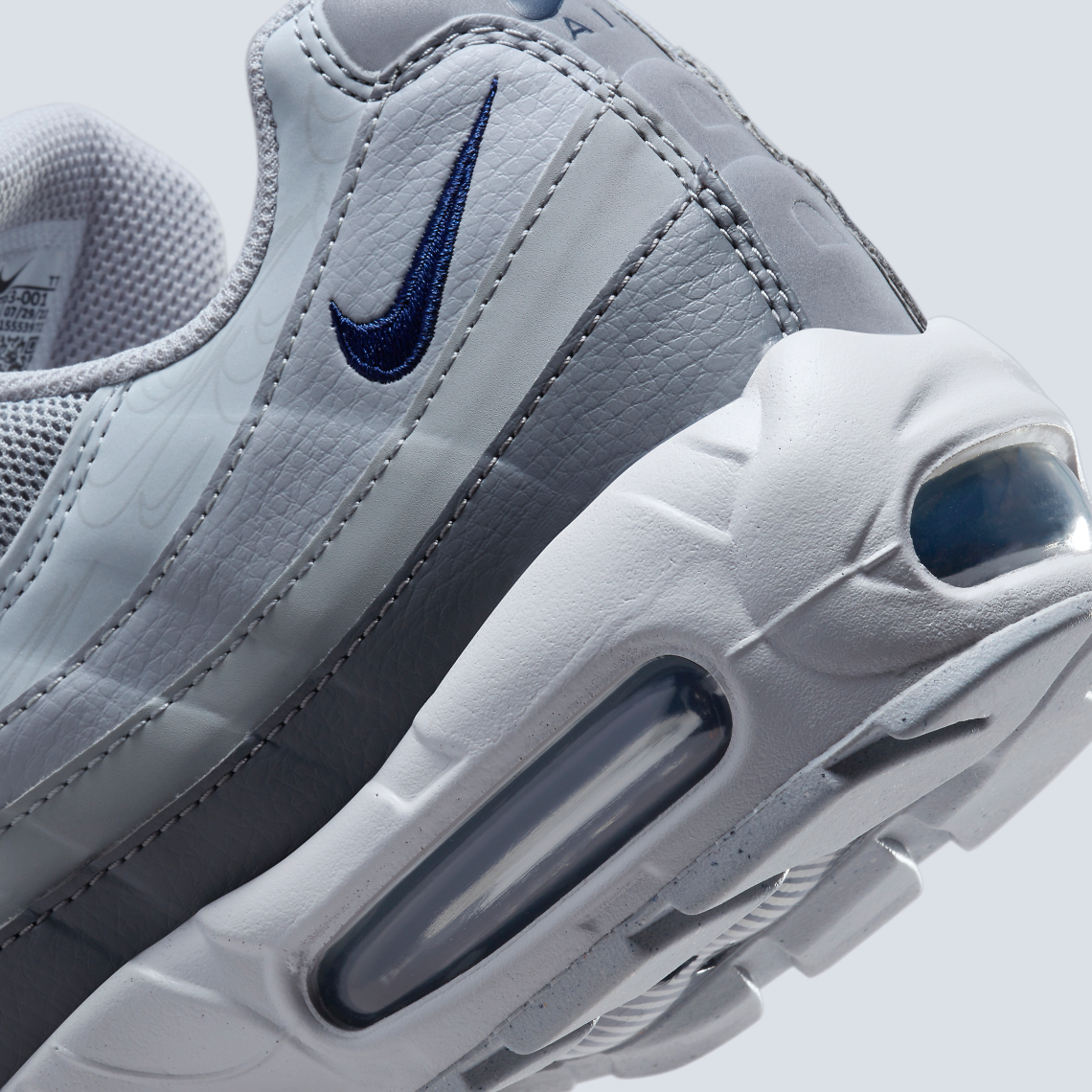 Cùng ngắm hình ảnh của mẫu giày sneaker Nike Air Max 95 Grey/Midnight Navy - 7