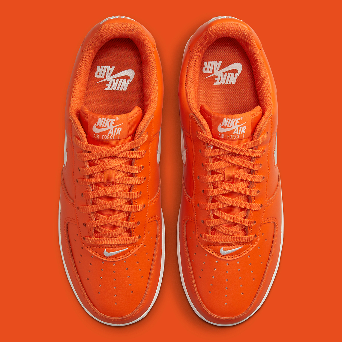 Cùng ngắm mẫu giày Nike Air Force 1 với màu University Orange - 4