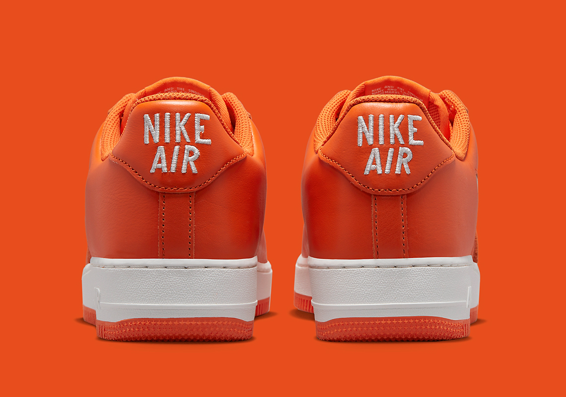 Cùng ngắm mẫu giày Nike Air Force 1 với màu University Orange - 5