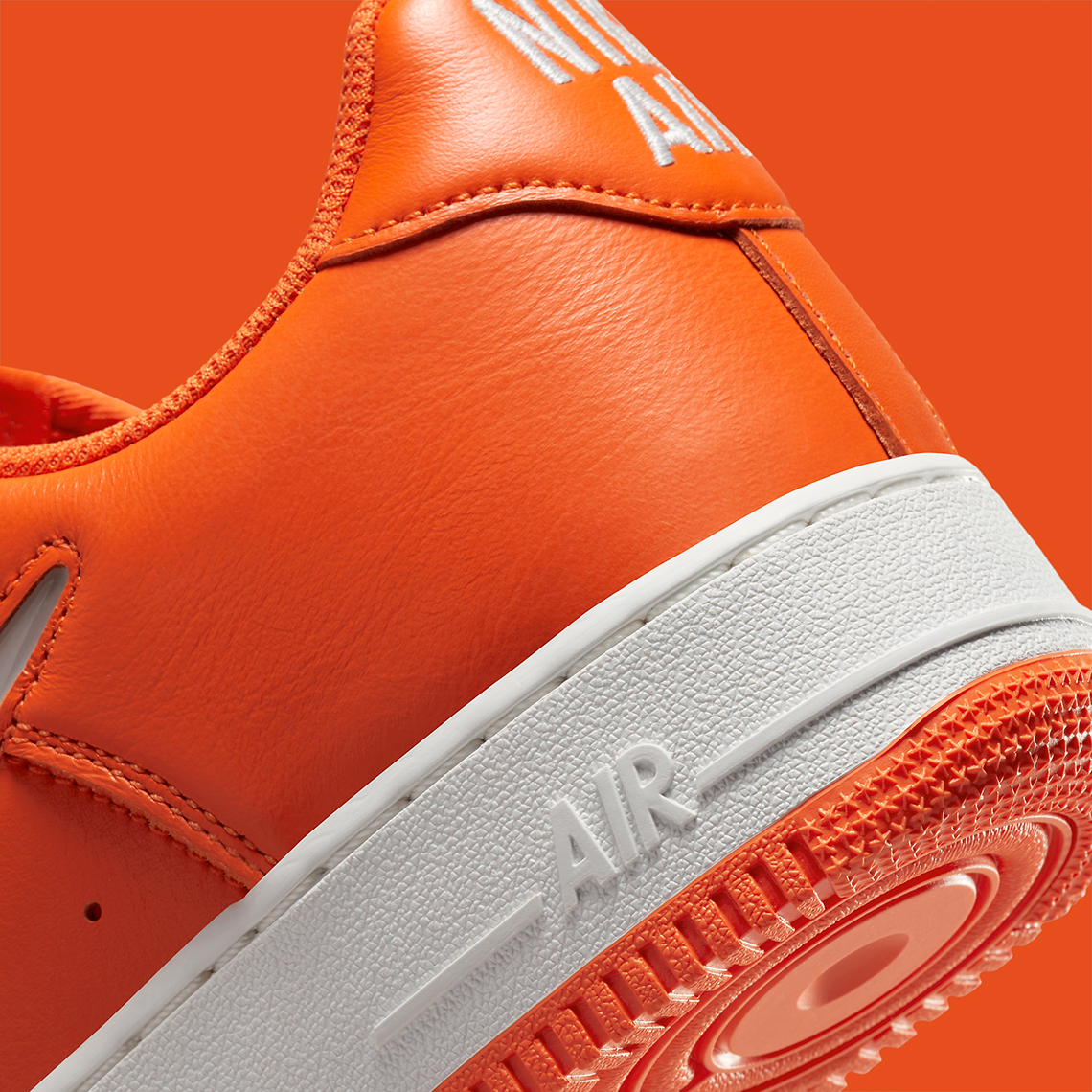 Cùng ngắm mẫu giày Nike Air Force 1 với màu University Orange - 8