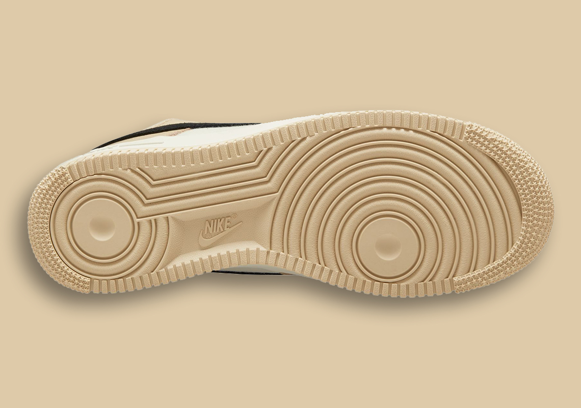 Da lộn màu đen bóng bẩy làm nổi bật Nike Air Force 1 Low - 4