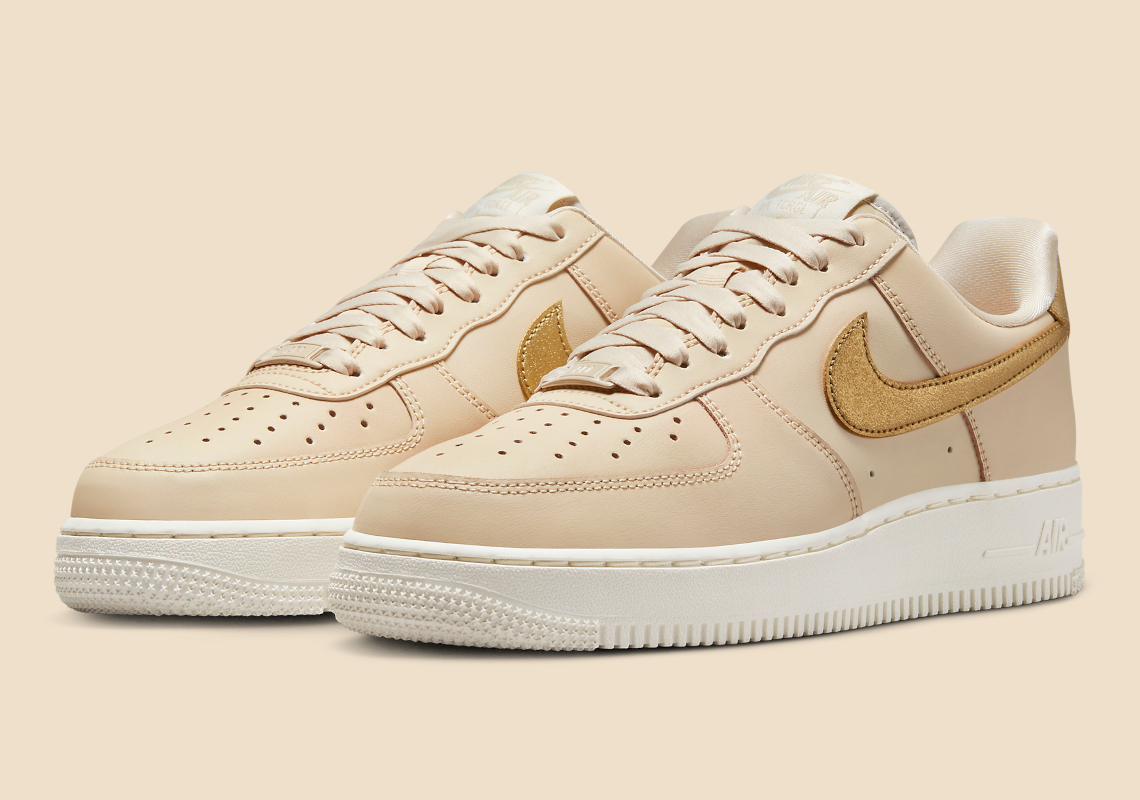 Da màu be và logo vàng kết hợp với nhau trên Nike Air Force 1 này - 2