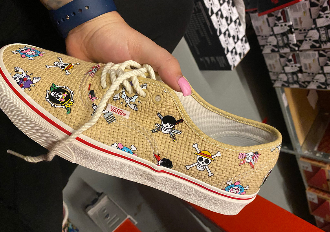 Dành cho fan của OnePiece với mẫu giày sneaker One Piece Vans Authentic - 2