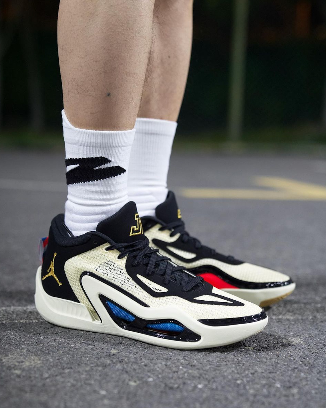 Đầu tiên nhìn vào Air Jordan 8 Playoffs sẽ phát hành vào tháng 9 năm 2023 - 9