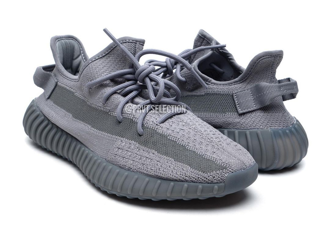 Đây có thể là đôi adidas Yeezy Boost 350 v2 đầu tiên được phát hành năm 2023 - 1