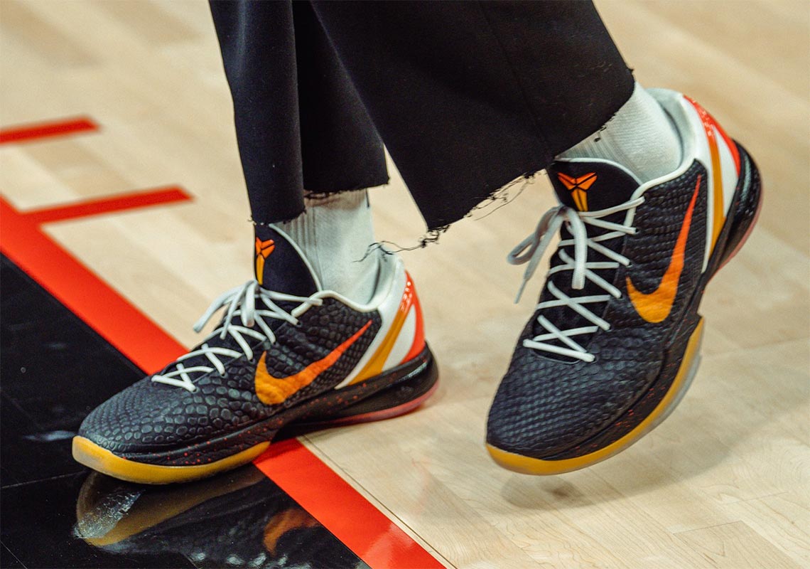 Devin Booker Nhận Quà Tặng Đặc Biệt: Giày Nike Kobe 6 PE 'Ukraine' Từ P.J. Tucker - 3
