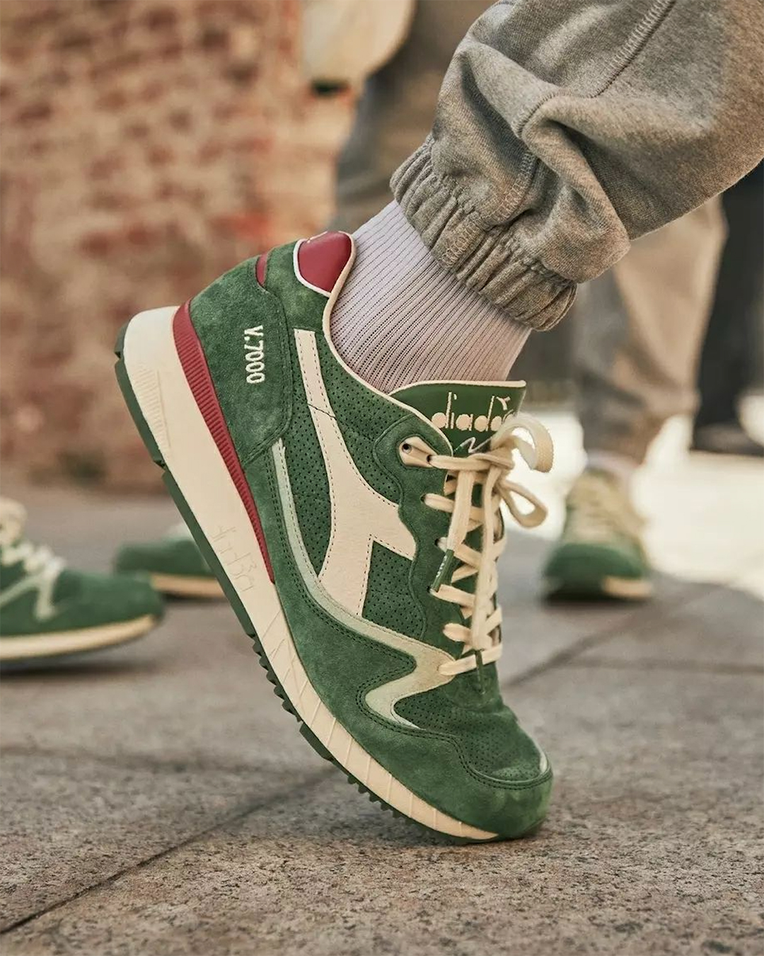 Diadora và END. Clothing kết hợp phát hành giày V7000 'Milano' mới - 7