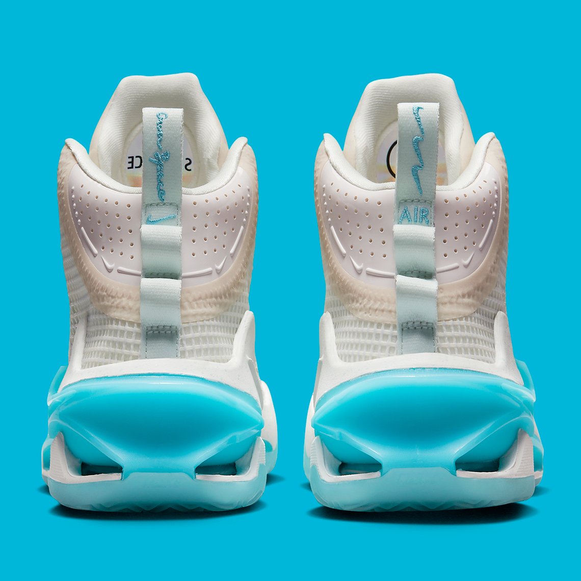 Điểm nhấn Vivid Sky làm sống động Nike Zoom GT Jump - 5