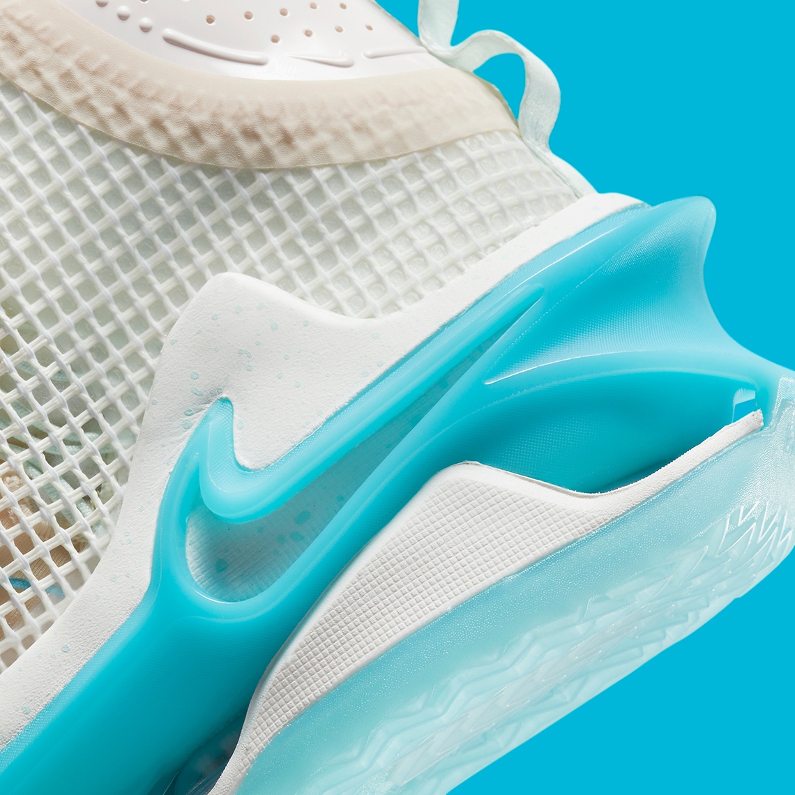 Điểm nhấn Vivid Sky làm sống động Nike Zoom GT Jump - 9