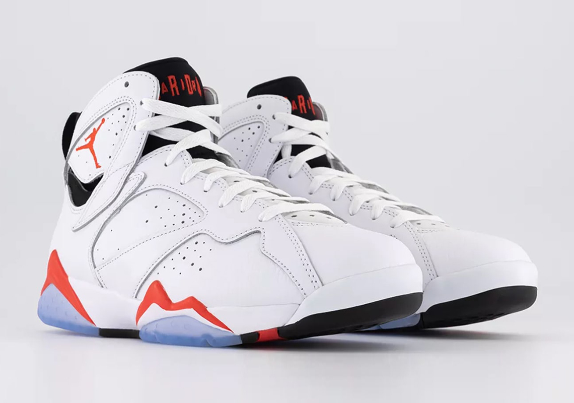 Điều đầu tiên tôi nhận thấy về Air Jordan 7 White/Infrared là vẻ đẹp của nó - 1