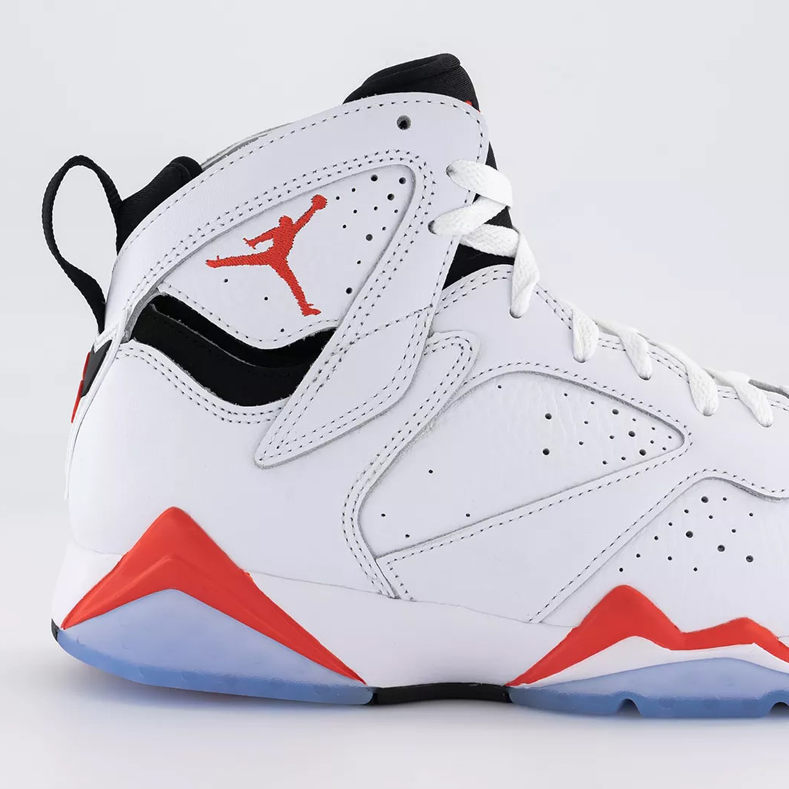 Điều đầu tiên tôi nhận thấy về Air Jordan 7 White/Infrared là vẻ đẹp của nó - 3
