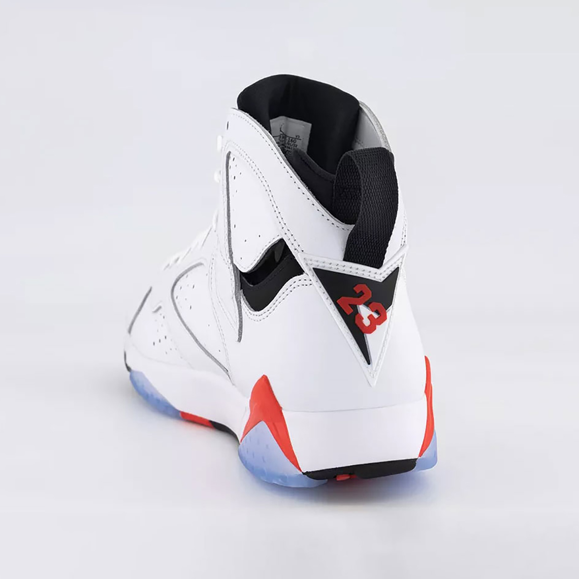 Điều đầu tiên tôi nhận thấy về Air Jordan 7 White/Infrared là vẻ đẹp của nó - 5