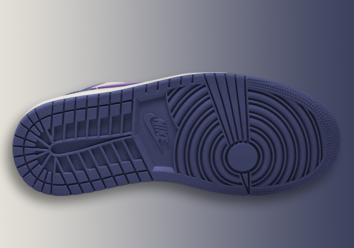Đôi Air Jordan 1 Low dành cho nữ này được thiết kế để tận dụng màu tím và màu cánh buồm - 4