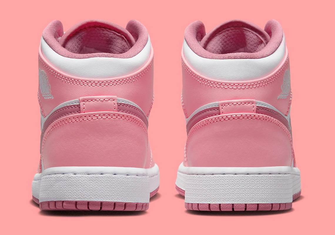 Đôi Air Jordan 1 mid màu hồng/trắng này là món quà hoàn hảo trong Ngày lễ tình nhân - 5