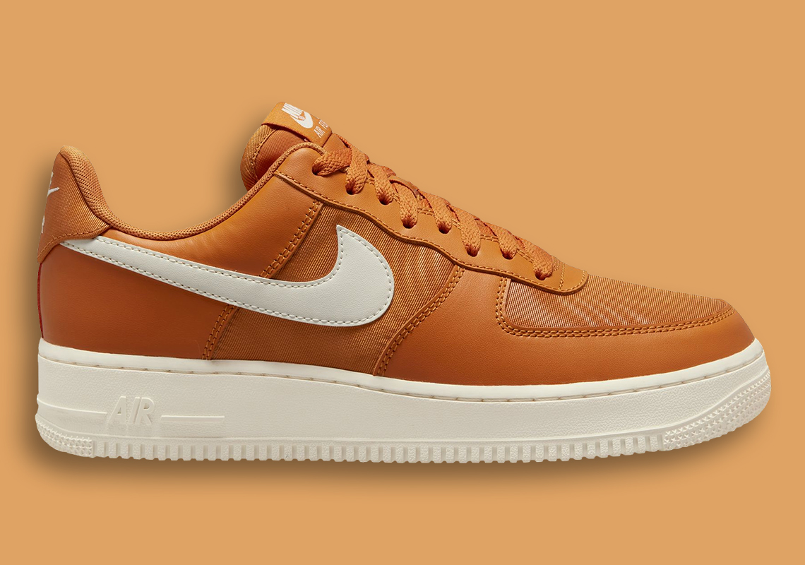 Đôi giày Nike Air Force 1 low này có hương vị bí ngô - 1