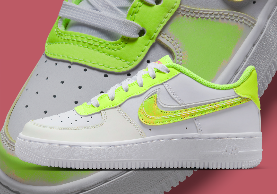 Đôi giày Nike Air Force 1 low trẻ em này có màu Neon Green ẩn - 1