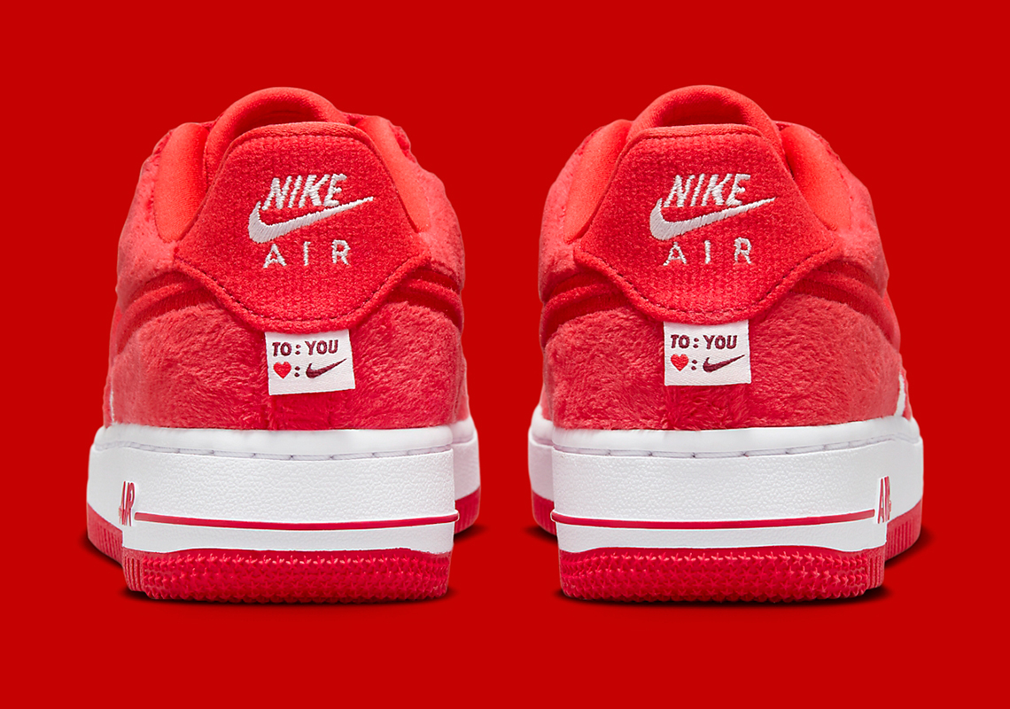 Đôi Giày Nike Air Force 1 'Valentine's Day 2024': Một Bước Chạm Nhẹ, Một Điệu Nhảy Vui Vẻ - 6