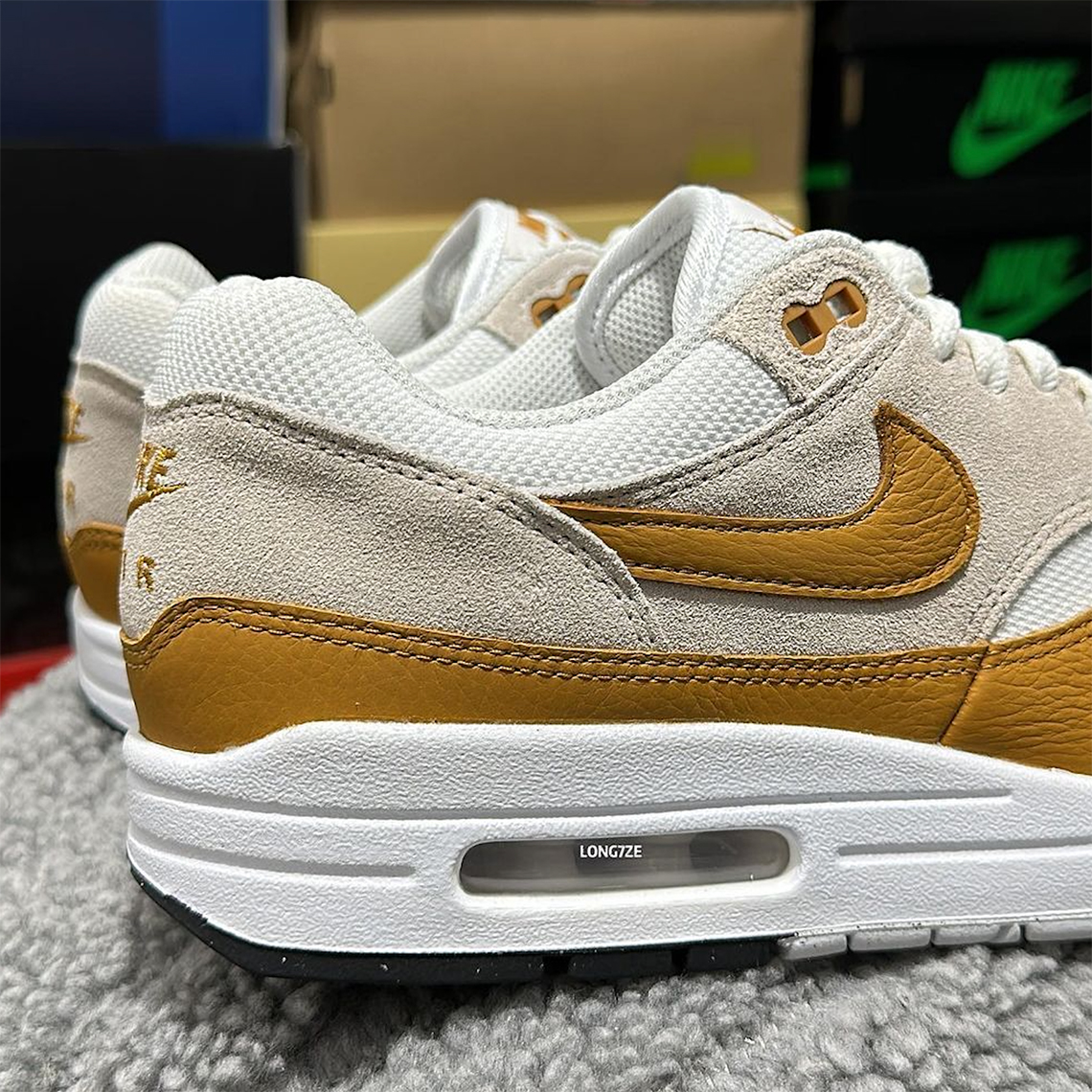 Đôi giày Nike Air Max 1 được phủ màu Magma Orange trên miếng che bùn - 10