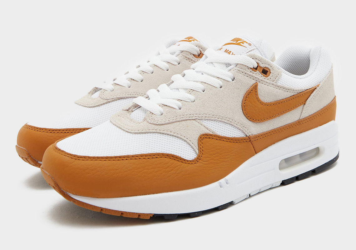 Đôi giày Nike Air Max 1 được phủ màu Magma Orange trên miếng che bùn - 2