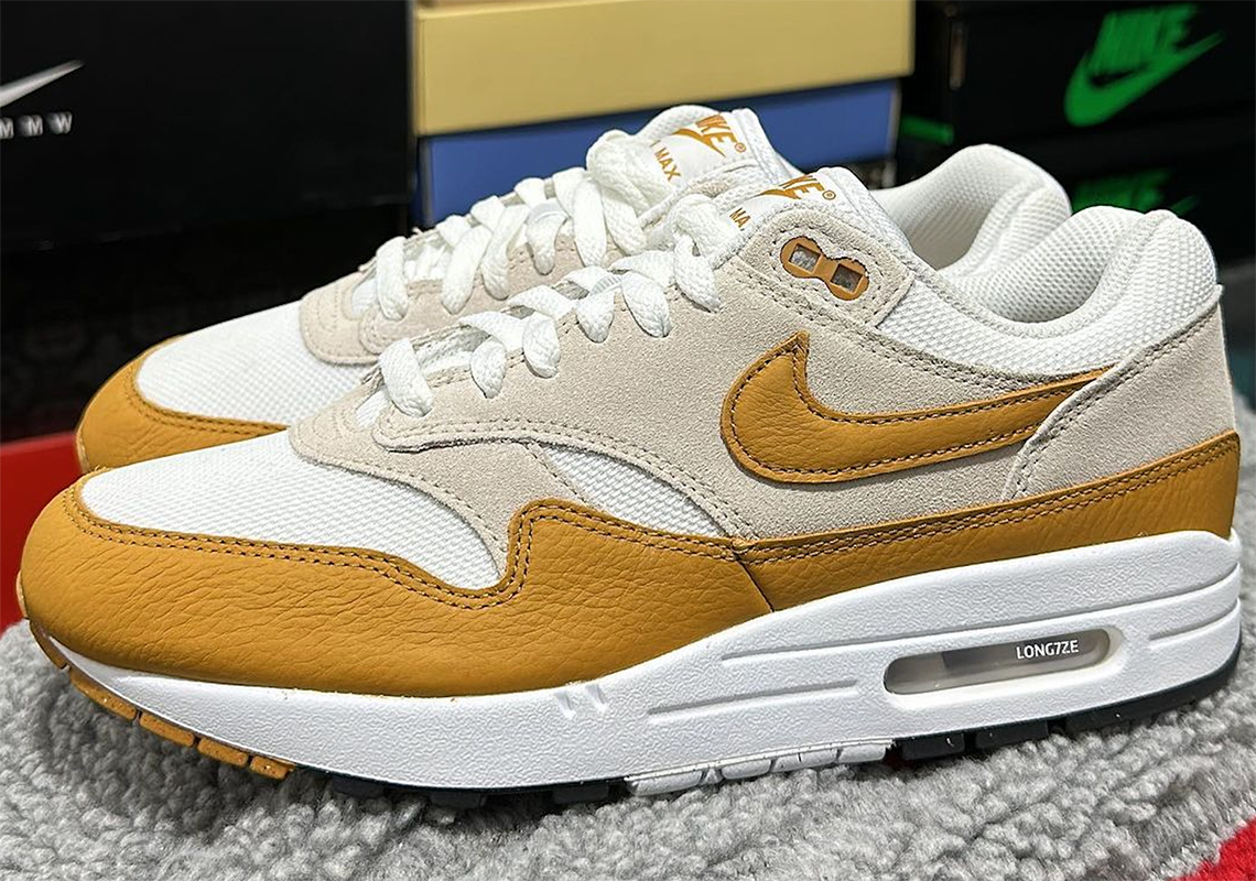 Đôi giày Nike Air Max 1 được phủ màu Magma Orange trên miếng che bùn - 7
