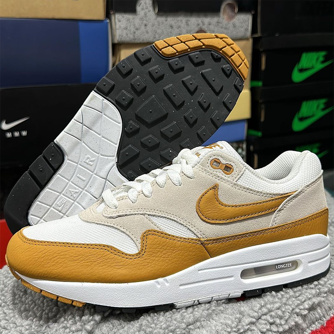 Đôi giày Nike Air Max 1 được phủ màu Magma Orange trên miếng che bùn - 8