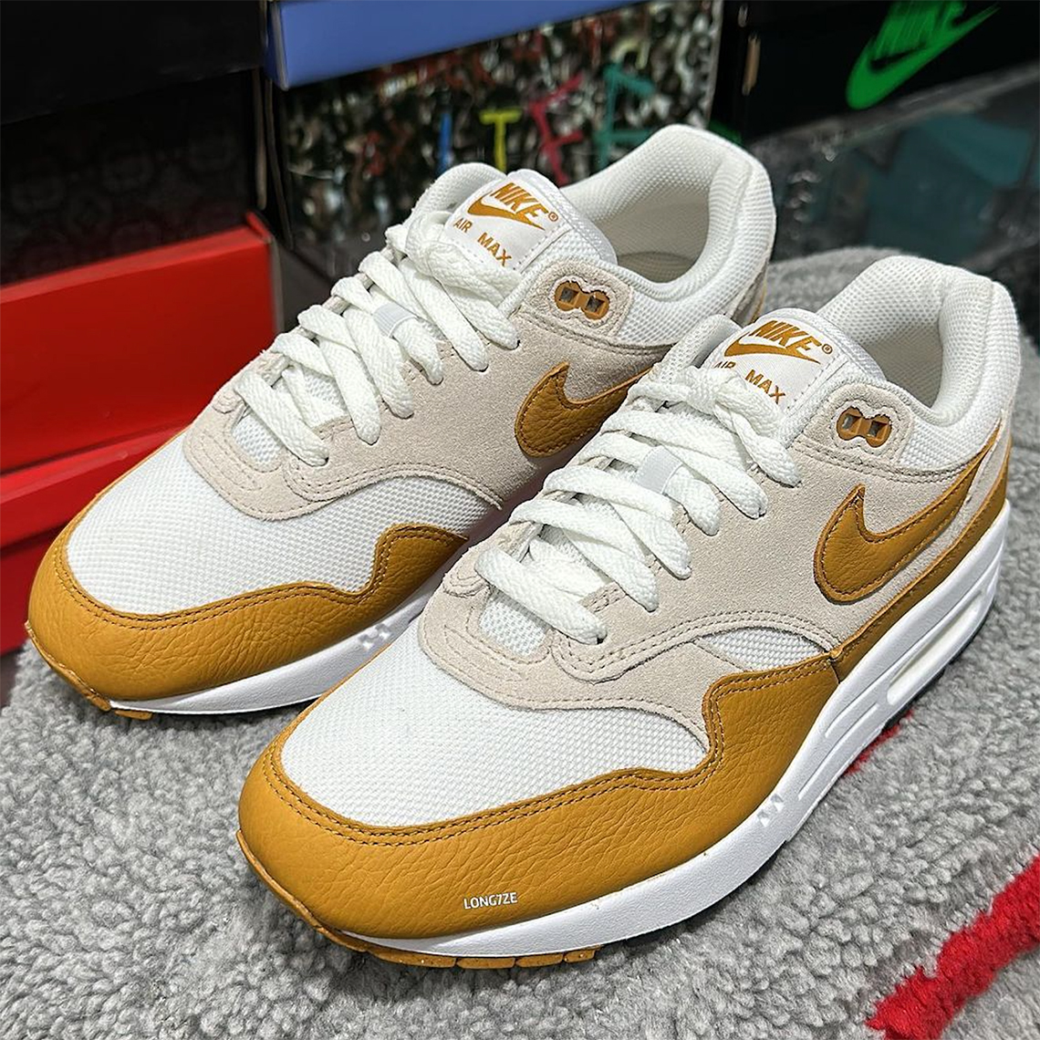 Đôi giày Nike Air Max 1 được phủ màu Magma Orange trên miếng che bùn - 9