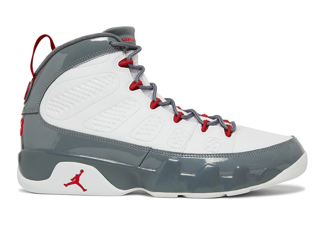 Đôi giày sneaker Air Jordan 9 Fire Red được phát hành vào ngày 23 tháng 11 - 2