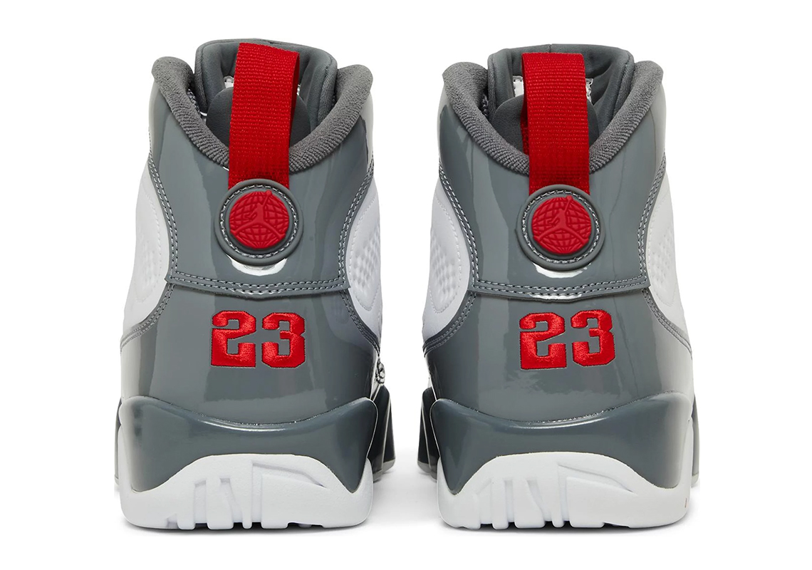 Đôi giày sneaker Air Jordan 9 Fire Red được phát hành vào ngày 23 tháng 11 - 4