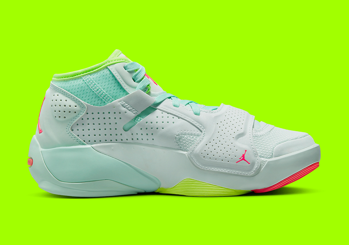 Đôi giày  sneaker Jordan Zion 2 GS với màu Barley Green/Volt - 3