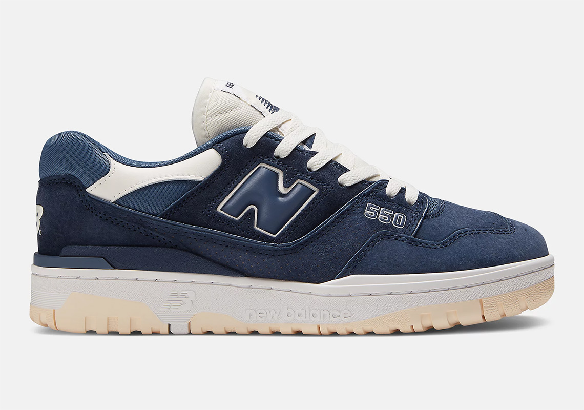 Đôi giày sneaker New Balance 550 "Navy Suede" Sử dụng nhiều da độn