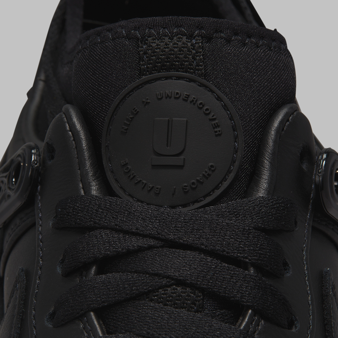 Đôi giày sneaker Nike Air Force 1 Gore-Tex Black xuất hiện trong màu đen - 11