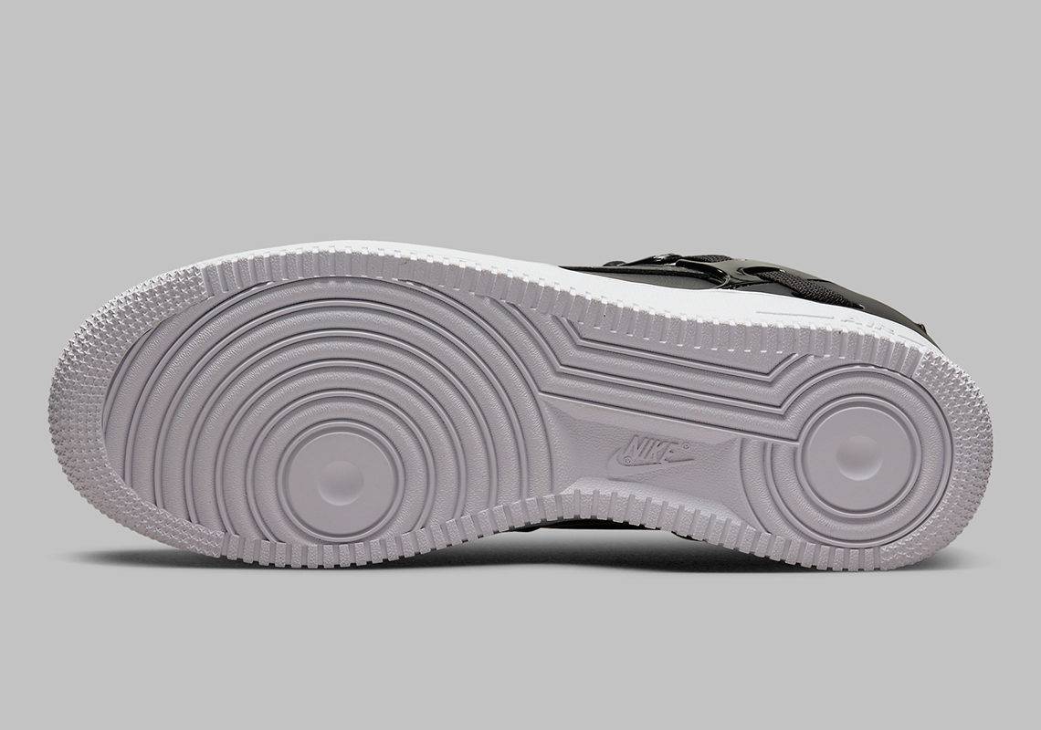 Đôi giày sneaker Nike Air Force 1 Gore-Tex Black xuất hiện trong màu đen - 7