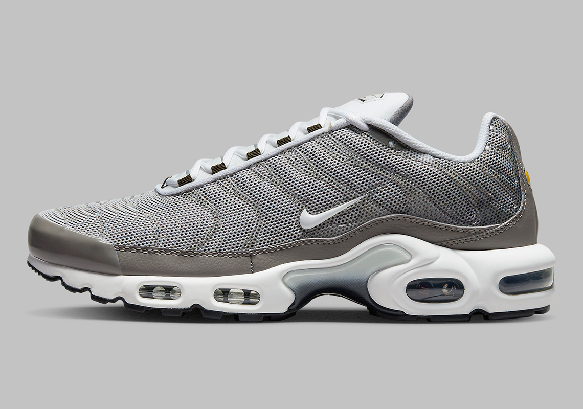 Đôi giày sneaker Nike Air Max Plus màu xám - 1