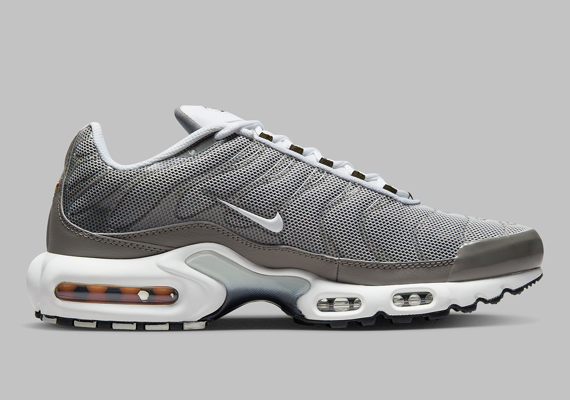 Đôi giày sneaker Nike Air Max Plus màu xám - 3