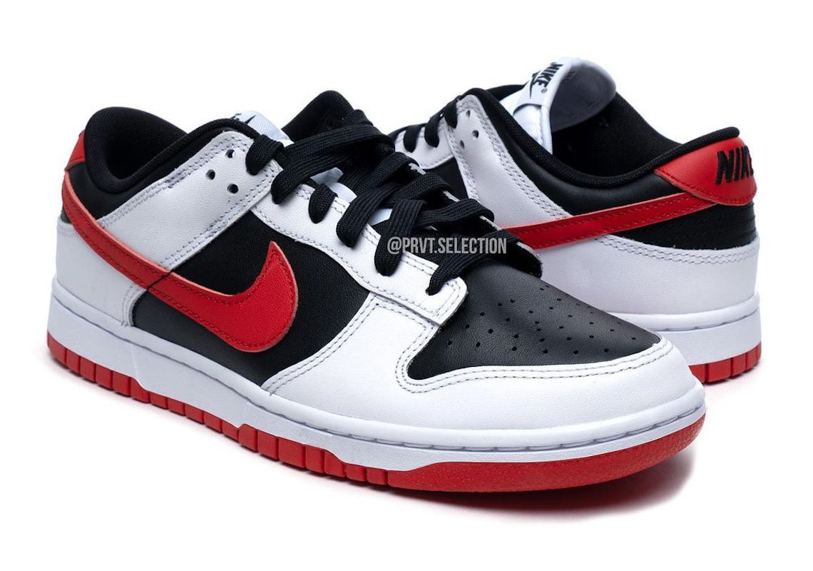 Đôi giày sneaker Nike Dunk Low xuất hiện mẫu "Reverse Panda Red"