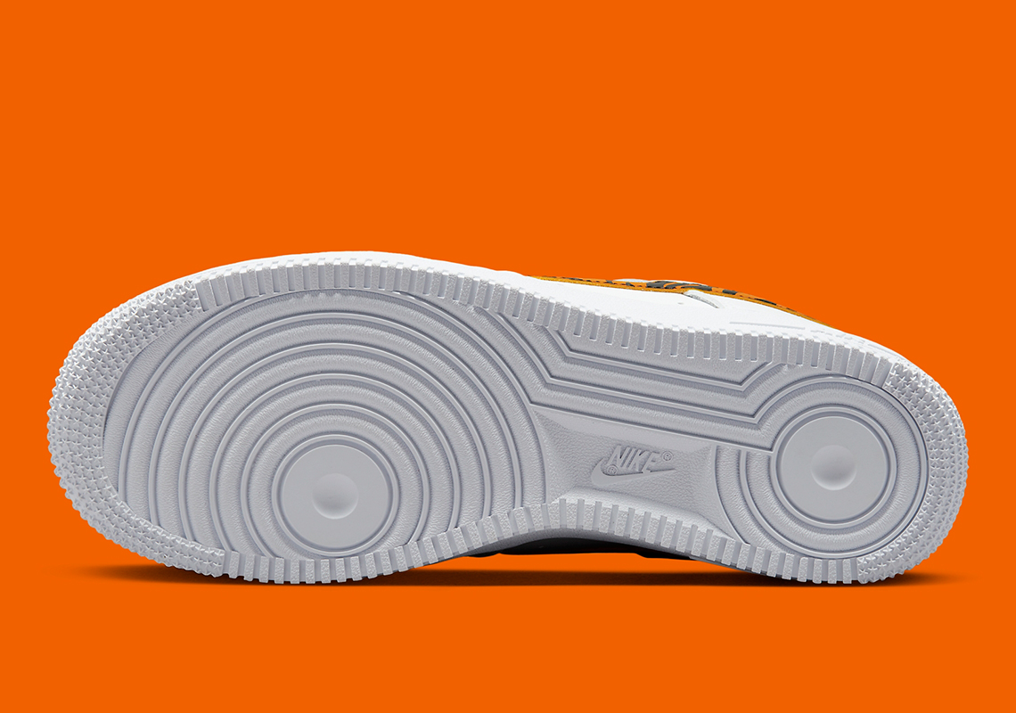 Đôi giày sneaker nữ Nike Air Force 1 Low này có họa tiết sọc - 6