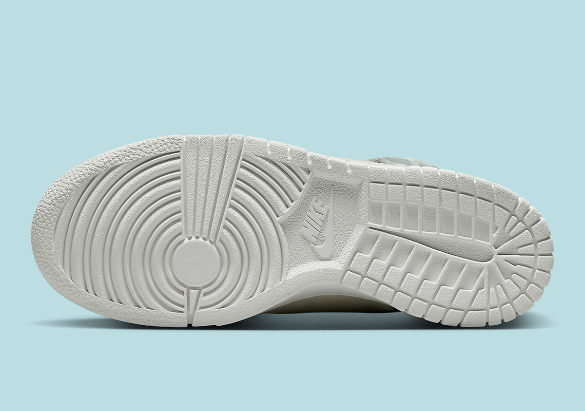 Đôi giày sneaker trẻ em Nike Dunk High GS được trang trí kẻ sọc. - 6