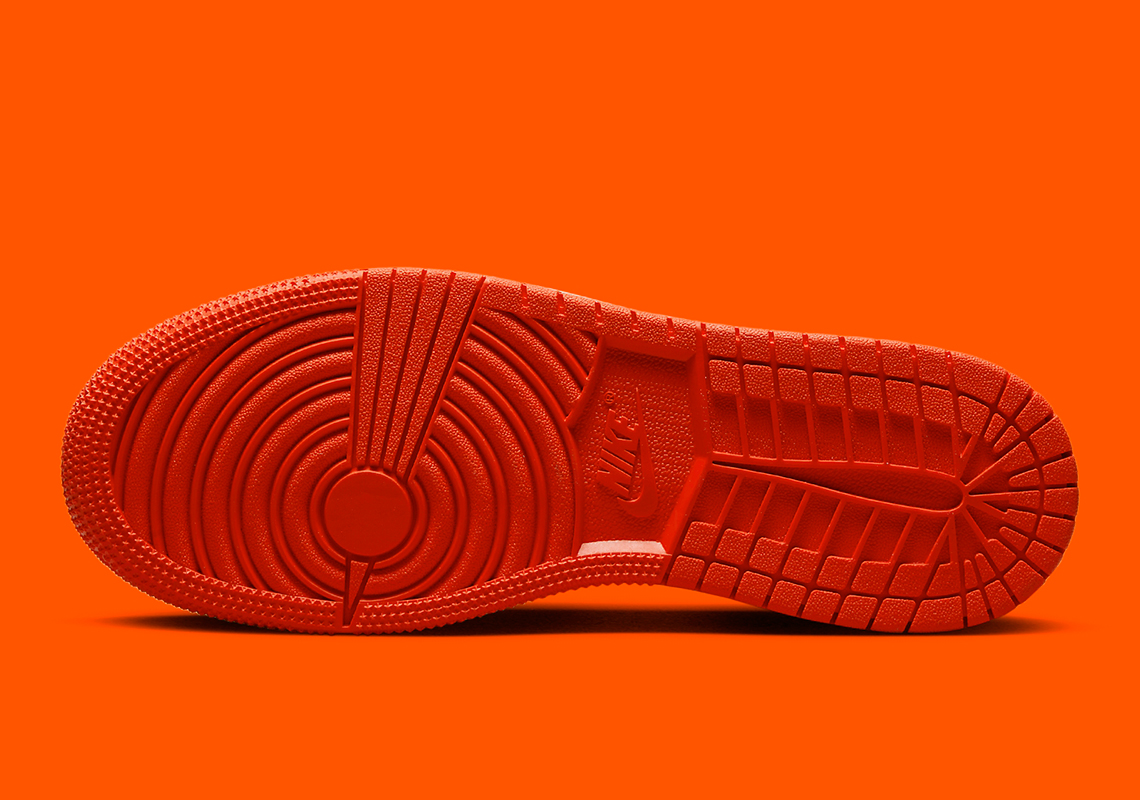 Đôi giày trẻ em Air Jordan 1 Low này được phối màu sắc phù hợp cho lễ hội Halloween - 6