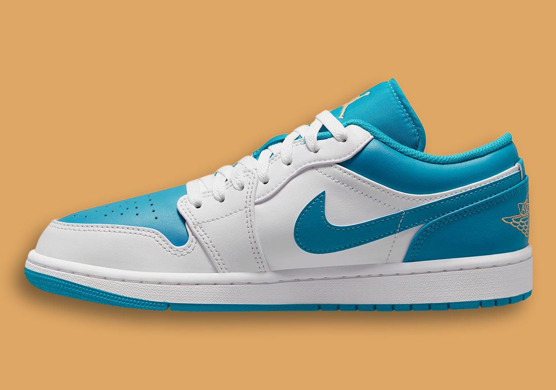 Đội Miami Dolphins xếp hàng trên chiếc Air Jordan 1 Low này - 2