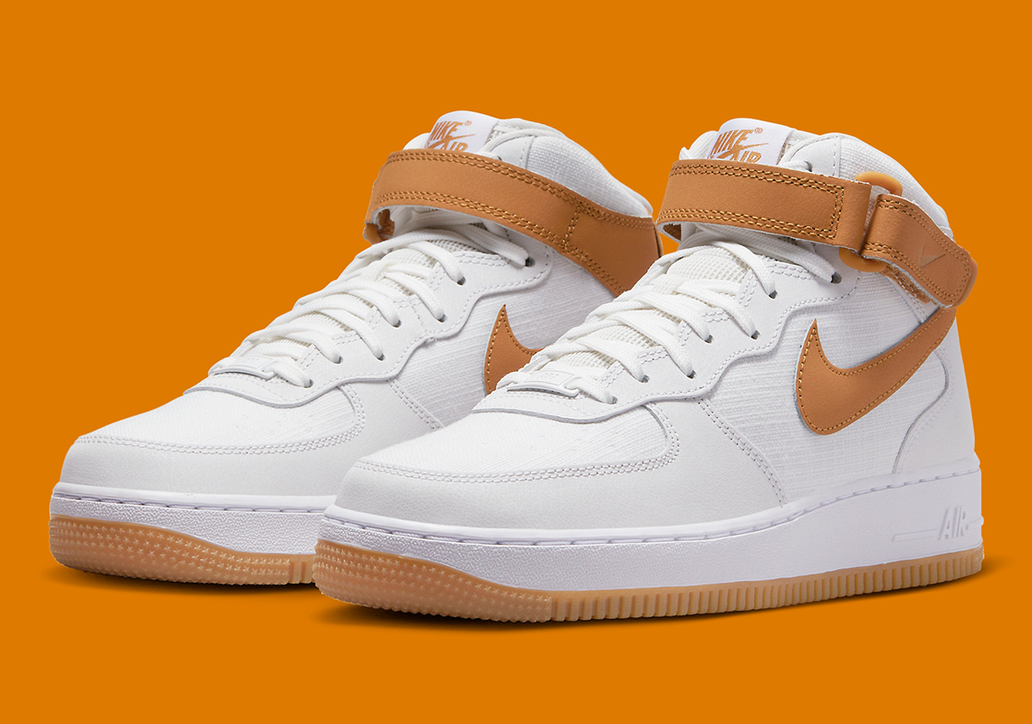 Đôi Nike Air Force 1 Mid với các điểm nhấn in hình Desert Ocher rất thú vị - 1