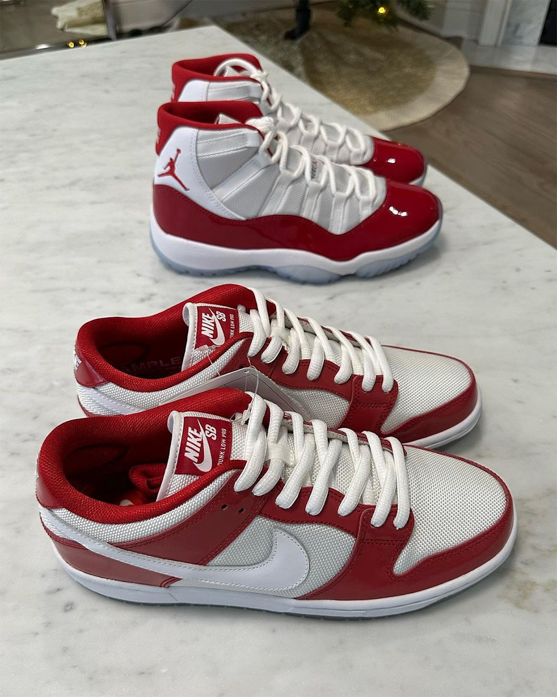 Đôi Nike SB Dunk Low  này giống với Cherry 11s - 2