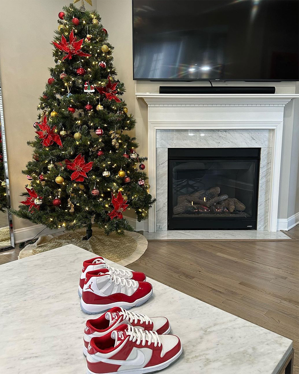 Đôi Nike SB Dunk Low  này giống với Cherry 11s - 4