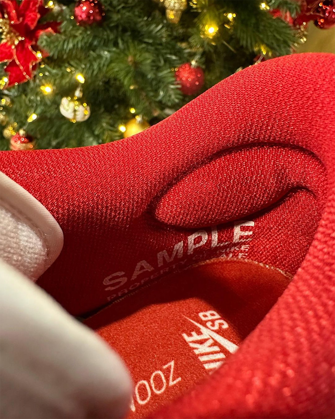 Đôi Nike SB Dunk Low  này giống với Cherry 11s - 5