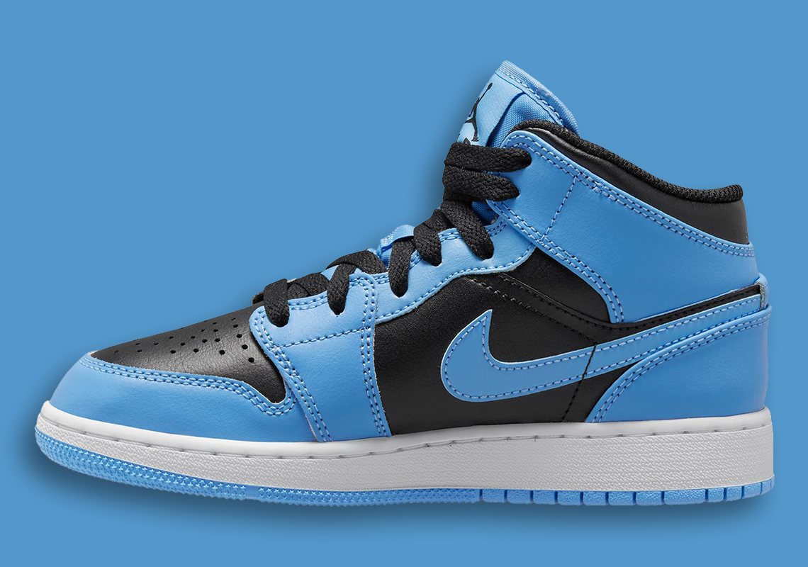Đôi sneaker Air Jordan 1 Mid với màu University Blue - 2