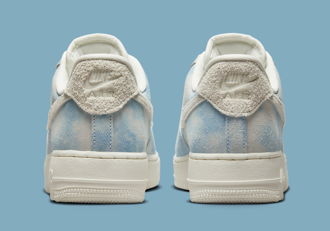 Đôi sneaker Nike Air Force 1 với những đám mây xanh blue bao quanh - 5