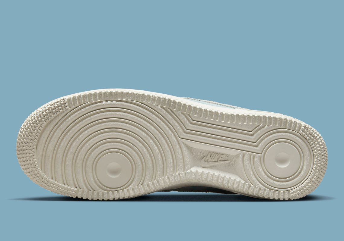 Đôi sneaker Nike Air Force 1 với những đám mây xanh blue bao quanh - 6