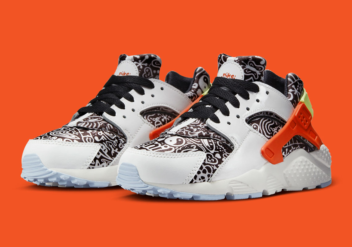 Doodles được phác thảo trên chiếc GS Nike Air Huarache này